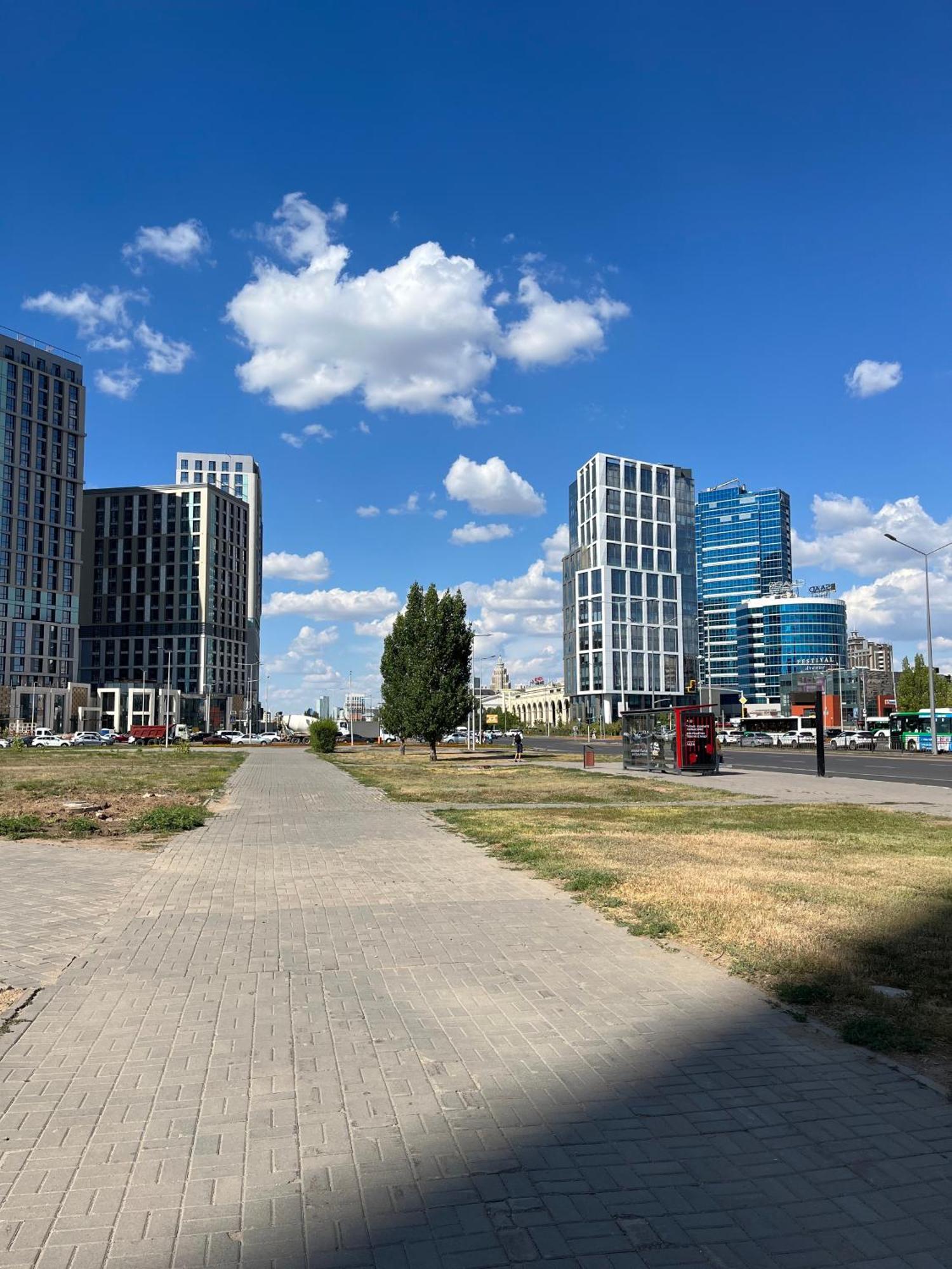 Raisson Aparthotel G32 Хан Шатыр อัสตานา ภายนอก รูปภาพ
